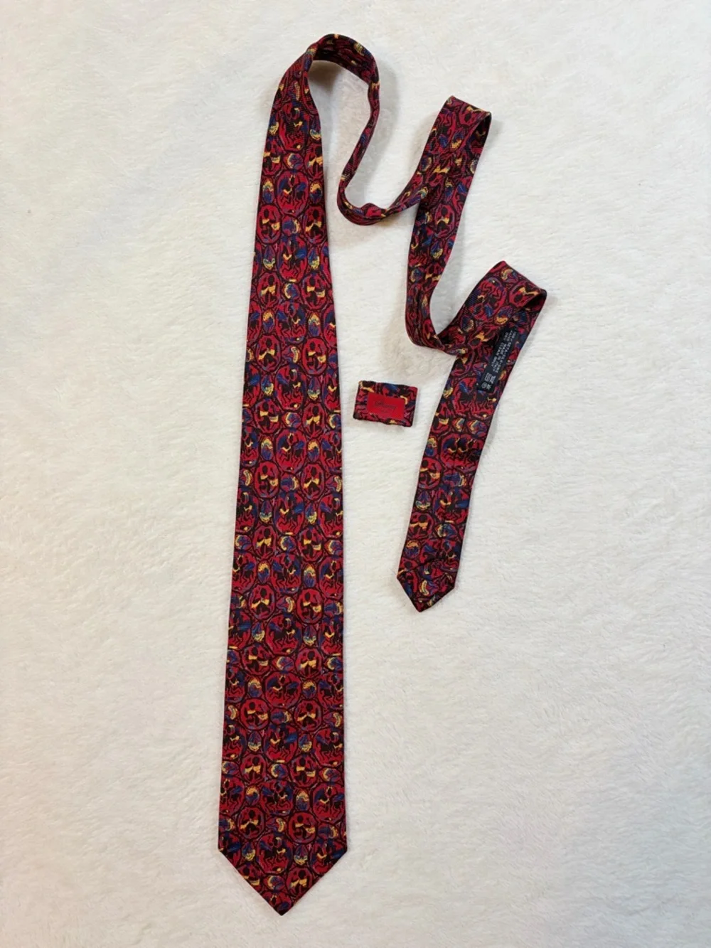 Brioni Men's‎ Roman Soldiers Abstract Red Black Yellow Blue Silk 2 Piece Tie Set